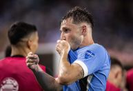 Viña marca com assistência de De La Cruz em vitória do Uruguai; veja os gols