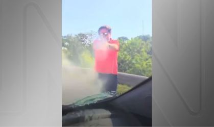 Motorista atira briga trânsito