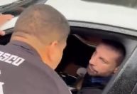 Torcedores do Vasco protestam e sobra para Pedrinho: 