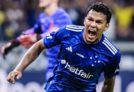 Gabriel Veron, do Cruzeiro, bate carro em condomínio na Grande BH: 
