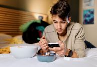 Vício em internet pode afetar comportamento e desenvolvimento de adolescentes