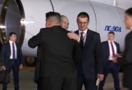 Veja imagens de Putin chegando à Coreia do Norte e abraçando Kim Jong-un