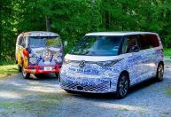 Kombi elétrica ganha novas opções de pintura inspiradas em Woodstock