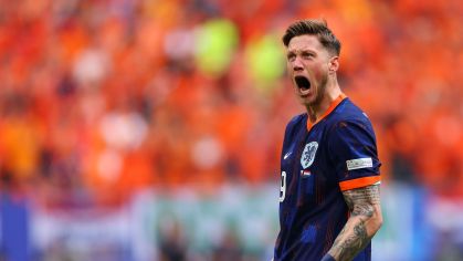 Weghorst comemora o gol da vitória da Holanda sobre a Polônia