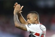 Dirigente do São Paulo diz que empresário dificulta renovação com lateral