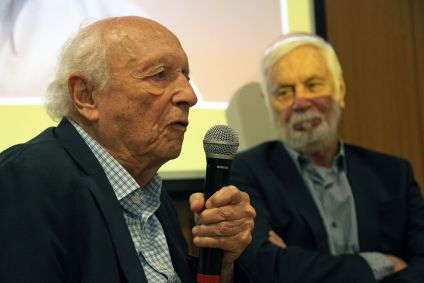 O ex-ministro da Fazenda, Rubens Ricupero, fala em evento que celebra os 30 anos do real. Ao fundo, está o ex-presidente do BNDES e IBGE, Edmar Bacha