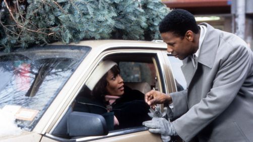 Whitney Houston e Denzel Washington contracenaram juntos no filme "Um Anjo Em Minha Vida"