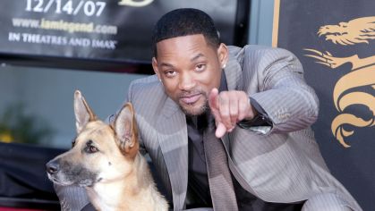 Will Smith posa com Abby, a cadela de "Eu Sou A Lenda", em Los Angeles