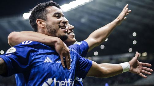 William comemora um dos gols que marcou para o Cruzeiro sobre o Fluminense