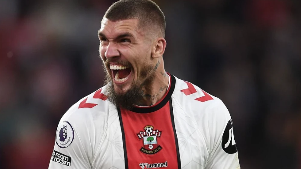 Zagueiro Lyanco, em partida do Southampton-ING