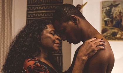 Zezé Motta protagonizou o curta-metragem "Deixa", de Mariana Jaspe, que dirigiu e roteirizou a série documental "Flordelis: : Questiona ou Adora”