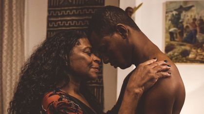 Zezé Motta protagonizou o curta-metragem "Deixa", de Mariana Jaspe, que dirigiu e roteirizou a série documental "Flordelis: : Questiona ou Adora”