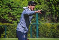 Zubeldía explica craques no banco contra o Palmeiras