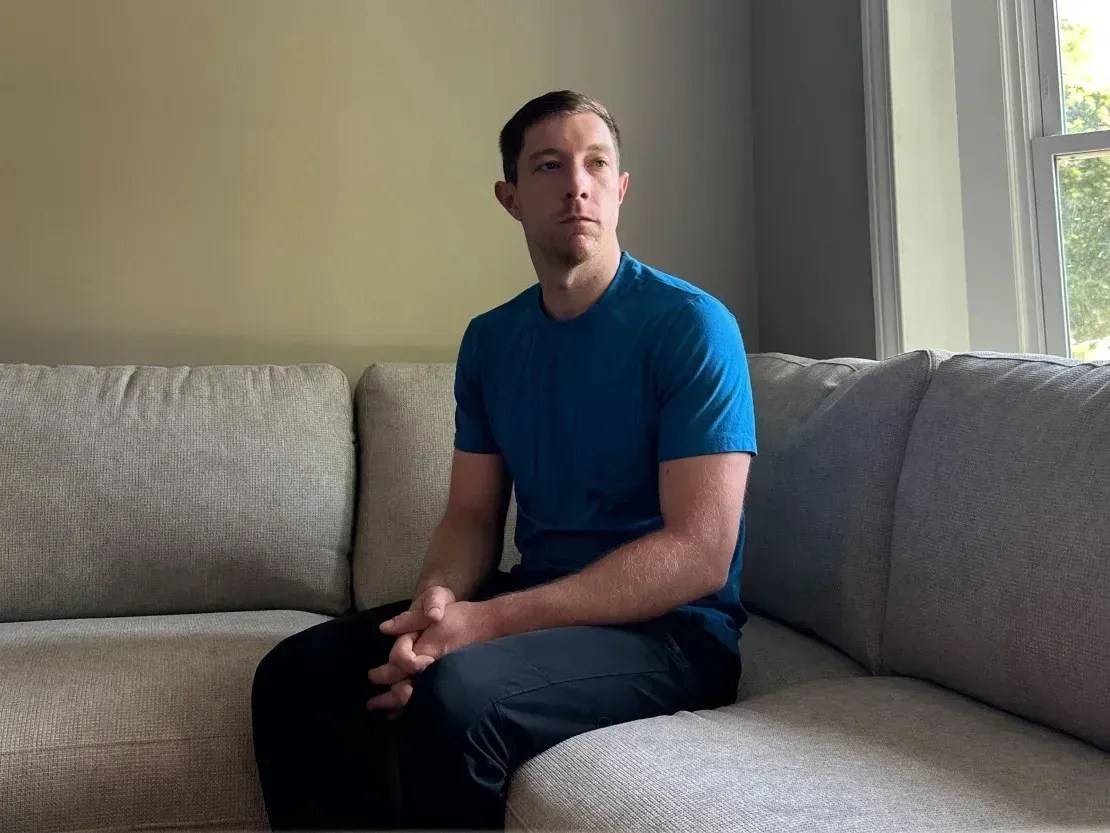 David Wyzynajtys encontrou uma câmera escondida durante uma estadia no Airbnb em 2021 / Austin Steele/CNN via CNN Newsource