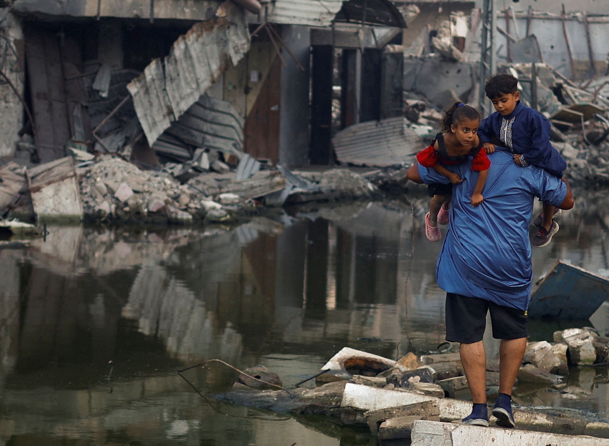 Construções destruídas por ataque de Israel em Khan Younis, sul de Gaza