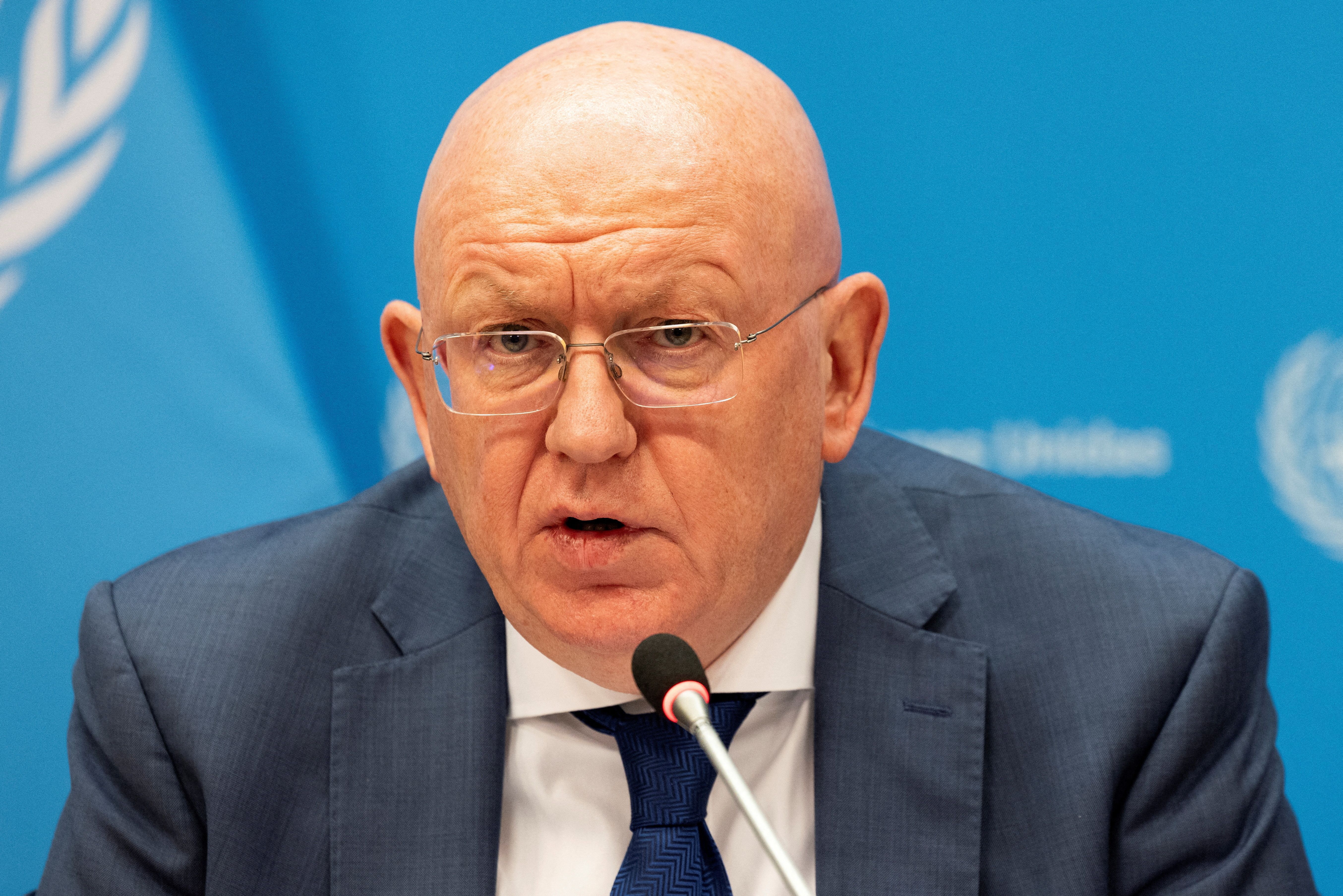 O embaixador da Rússia nas Nações Unidas, Vassily Nebenzia, durante coletiva de imprensa na sede da ONU na cidade de Nova York, EUA