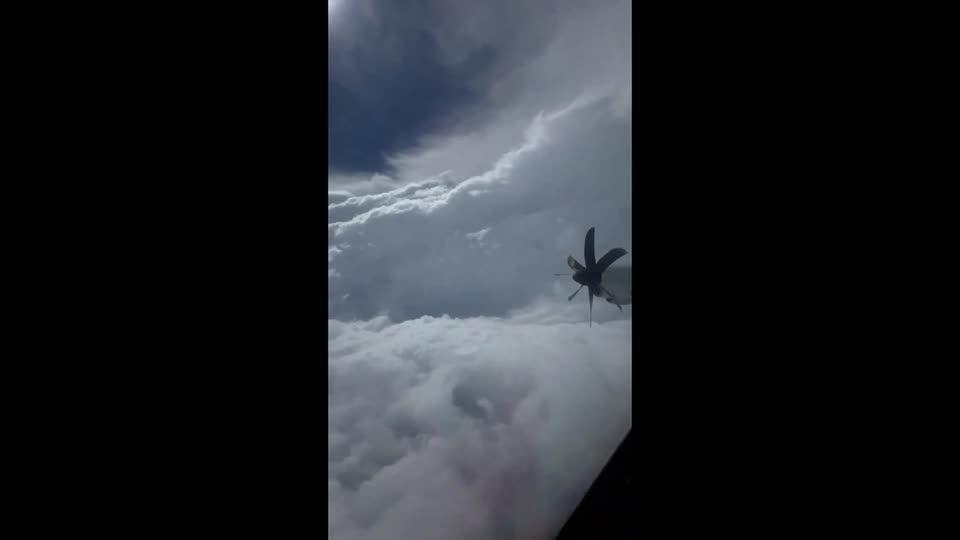 Hurricane hunters fly through Beryl