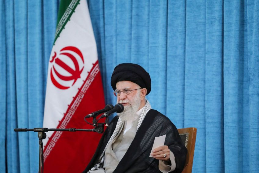 Líder supremo do Irã, aiatolá Ali Khamenei, discursa em Teerã • 03/06/2024 Gabinete do Líder Supremo do Irã/WANA (West Asia News Agency) via Reuters