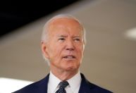 Democratas da Câmara dizem que Biden deveria se afastar durante ligação de liderança