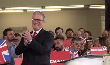 Líderes globais parabenizam Keir Starmer por vitória no Reino Unido