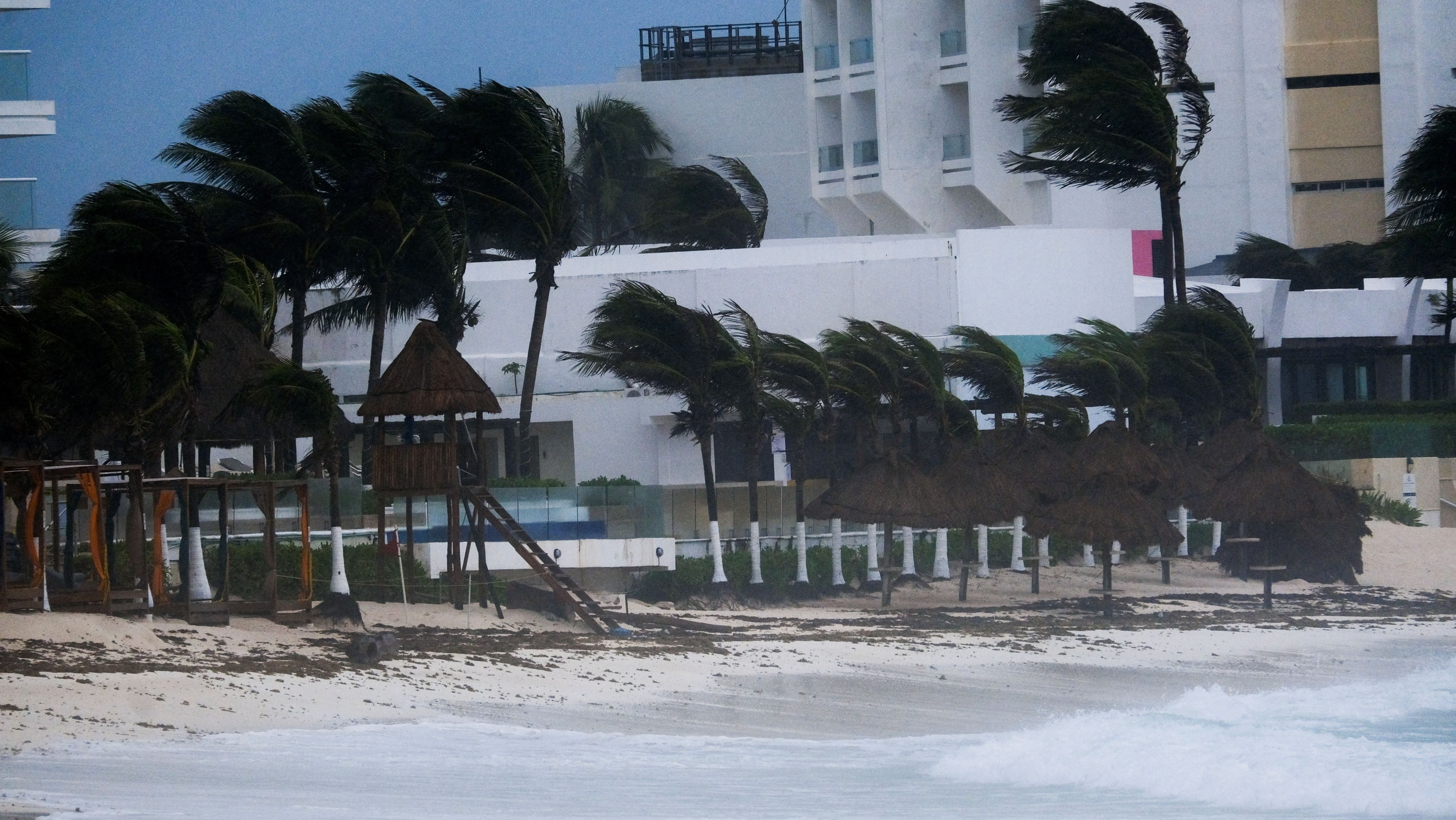 Furacão Beryl atinge Cancún