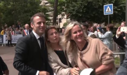 Emmanuel Macron vota no segundo turno das eleições na França