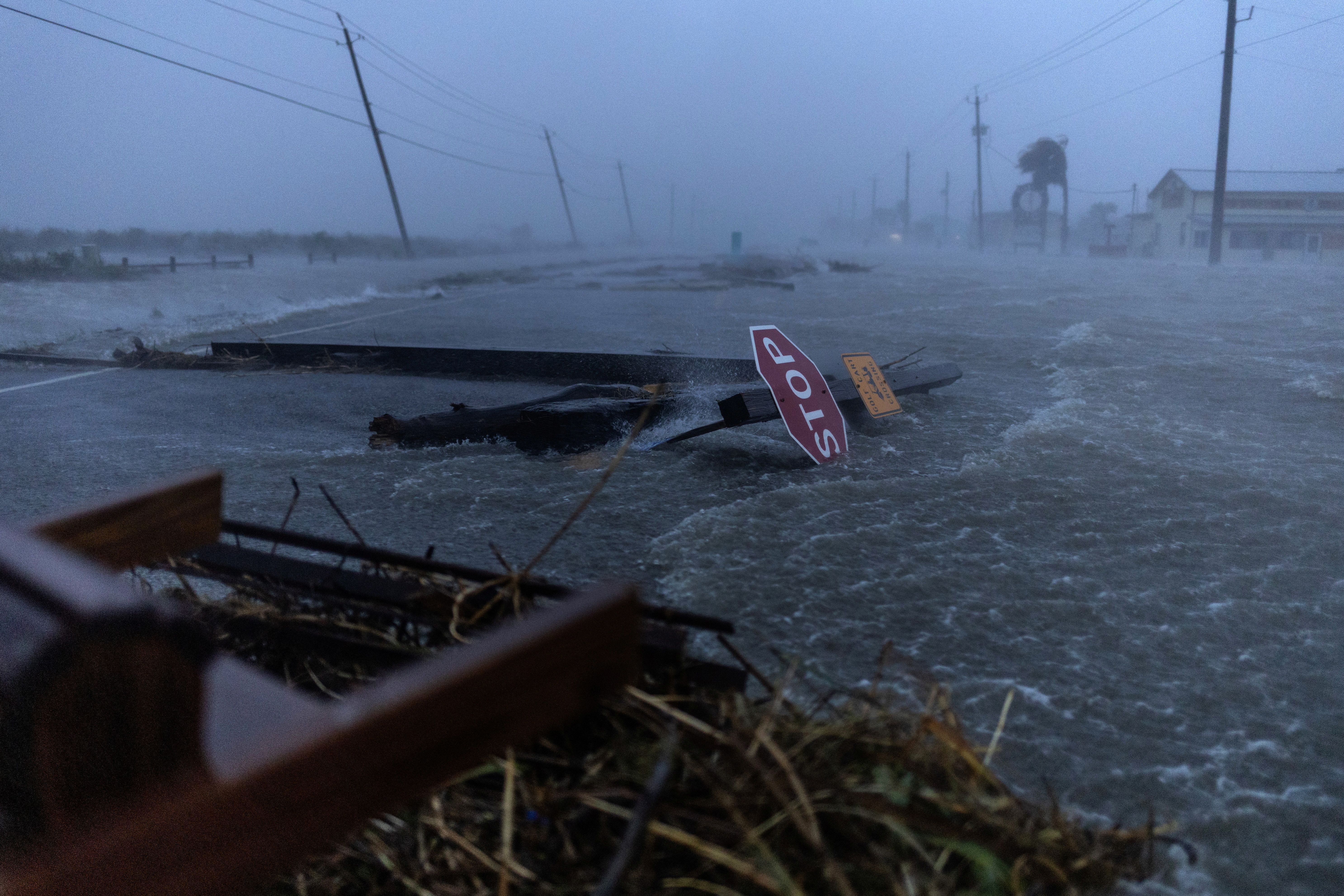 Chuva forte em Surfside Beach, Texas