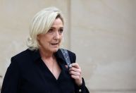 Marine Le Pen culpa Emmanuel Macron por impasse no governo francês