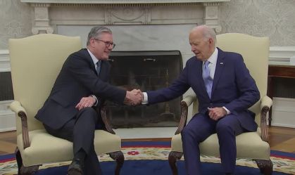 Em Washington, Biden e Starmer conversam sobre futebol e resistência da Otan