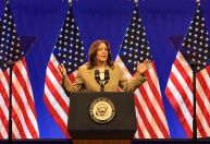 Quem é Kamala Harris, favorita para assumir lugar de Biden na disputa contra Trump