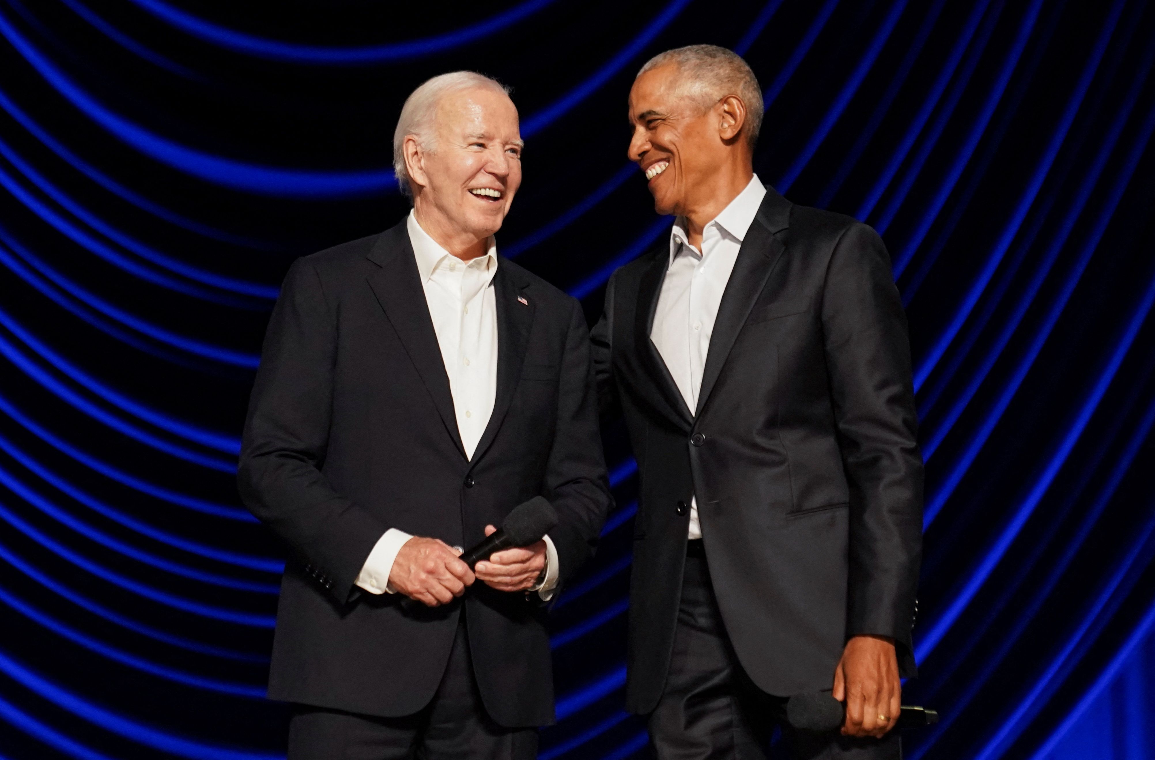 Ex-presidente dos EUA Barack Obama e o presidente Joe Biden em evento de campanha