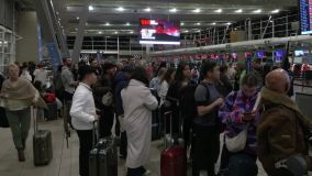 Longas filas no aeroporto australiano enquanto a interrupção cibernética global afeta os voos