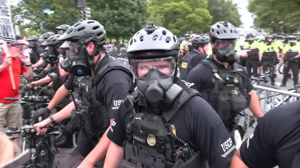 Police use pepper spray in Netanyahu protest outside US Capitol