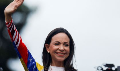 Protestos e pressão externa ainda podem derrubar Maduro, diz María Corina Machado