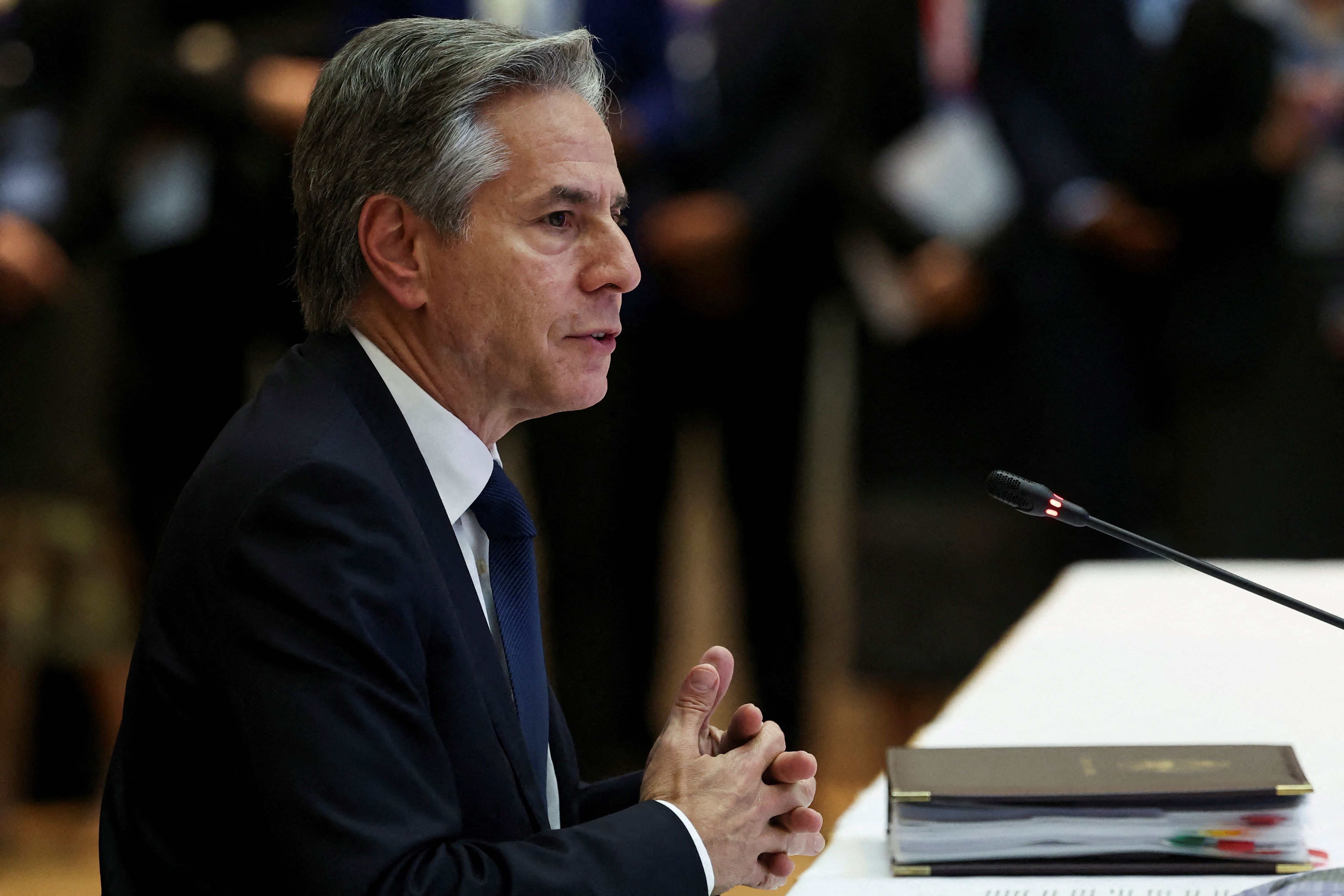 Antony Blinken durante reunião no Laos