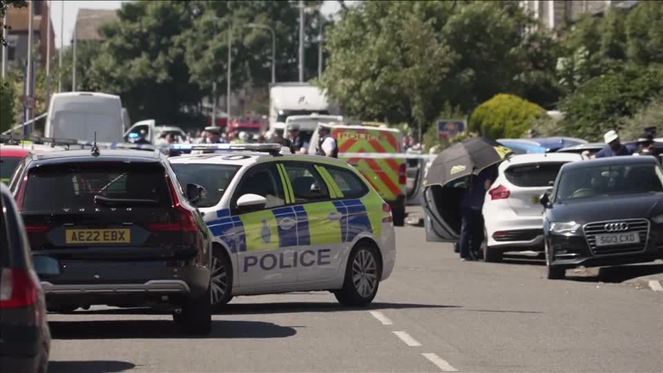Polícia prende homem após oito pessoas serem esfaqueadas na Inglaterra