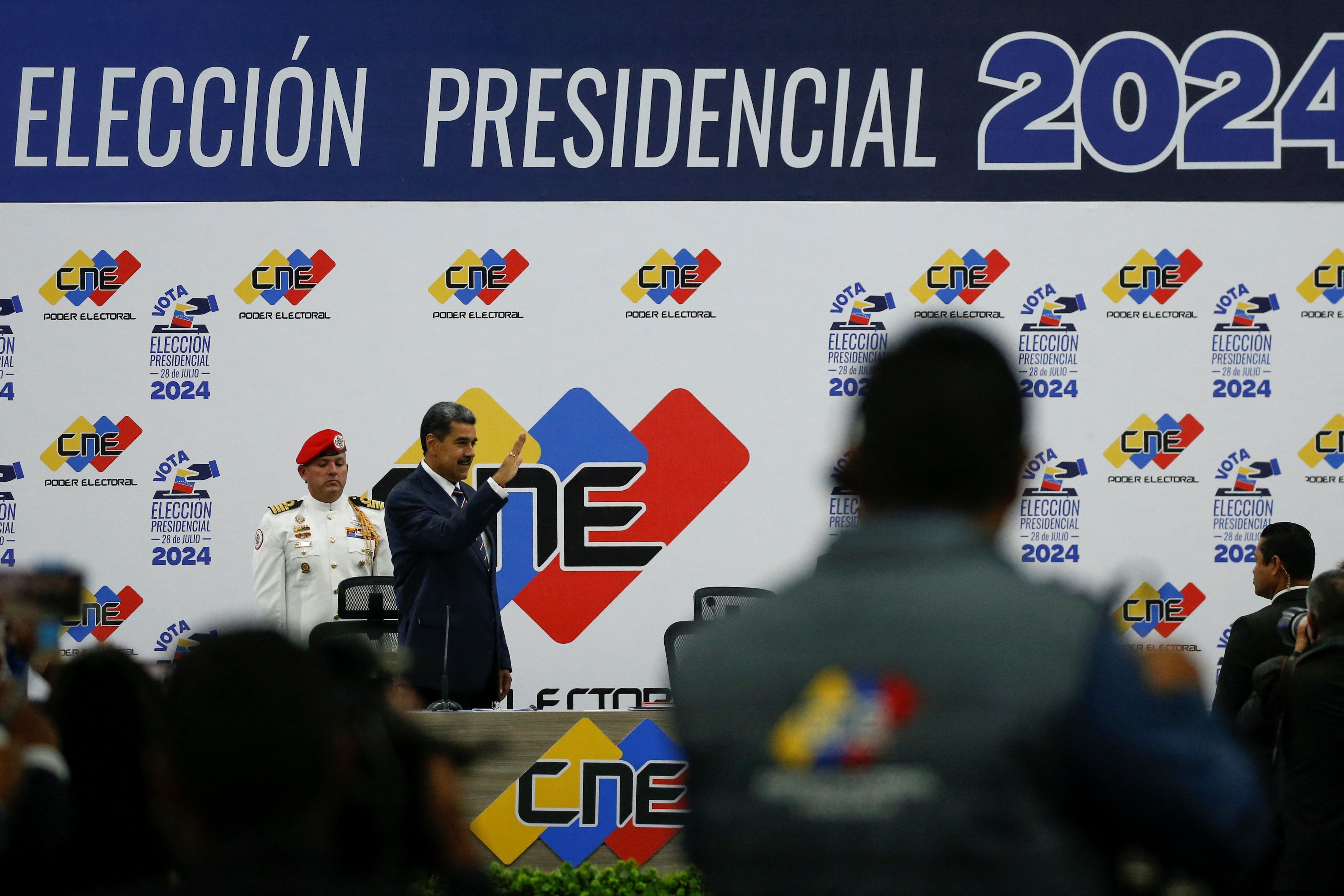 Maduro com presidente do Conselho Nacional Eleitoral da Venezuela