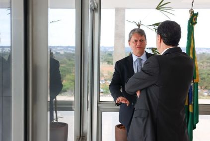 Ministro Luís Roberto Barroso durante audiência com governador de São Paulo Tarcísio de Freitas e a Procuradora-Geral do Estado de SP Inês Coimbra, em 04 de junho de 2024.
