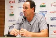 Rogério Ceni reage às declarações de John Textor, do Botafogo, sobre o Bahia