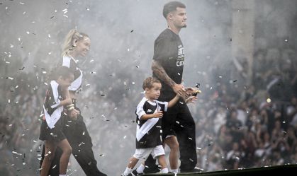Com casa cheia, Coutinho é apresentado para a torcida do Vasco