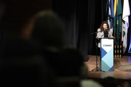 Esther Dweck, ministra da Gestão