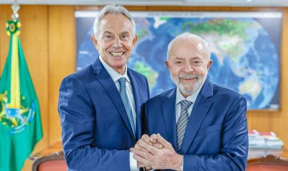 Quem é Tony Blair, ex-Premiê britânico que visitou Lula