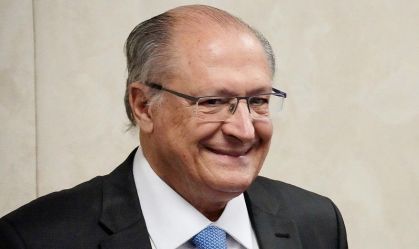 Qual é a especialidade médica de Alckmin? Vice-presidente socorreu passageira em avião