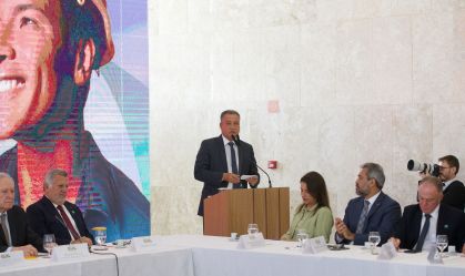 Contenção de gastos alcançará 100% dos ministérios, afirma Rui Costa