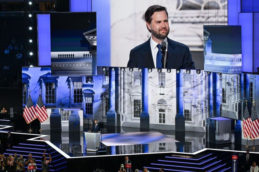 O senador JD Vance durante seu discurso inaugural na Convenção Nacional Republicana, em Milwaukee / Rebecca Wright/CNN