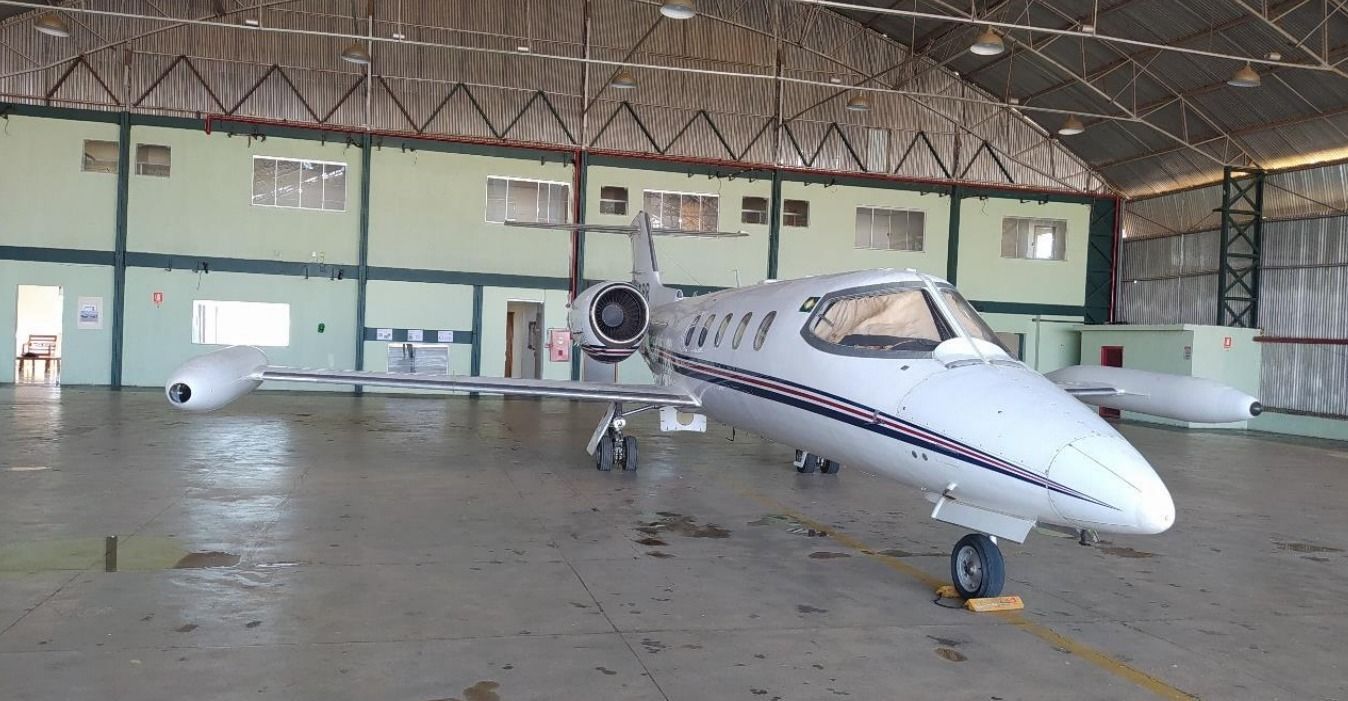 Uma aeronave Learjet 35, fabricado em 1975, caiu em área rural do MT na tarde desta terça (23) - Reprodução