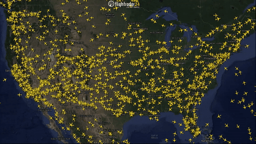 Timelapse de voos afetados nos Estados Unidos pelo apagão cibernético global / Flightradar24