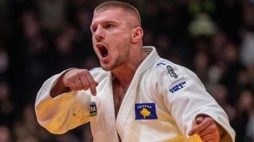 Akil Gjakova é procurado pela polícia por denúncia de violência doméstica