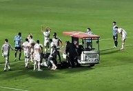 Alisson deixa campo chorando após sentir lesão e preocupa no São Paulo