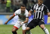 São Paulo: Alisson sobe o tom contra arbitragem após derrota para o Atlético-MG